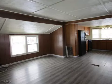 Living - 183 E 1626 E 51st St, Ashtabula, OH 44004 photo 5 of 5