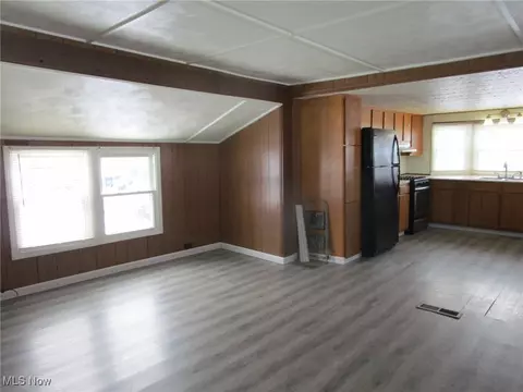 Living - 183 E 1626 E 51st St, Ashtabula, OH 44004 photo 3 of 5