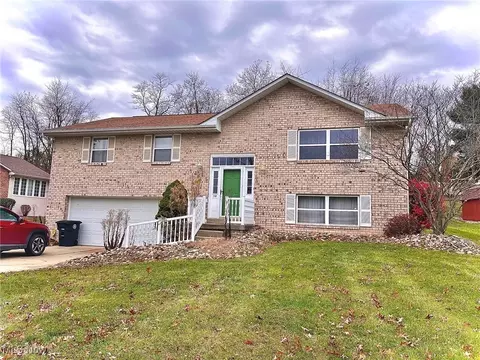 512 Pine Valley Dr, Steubenville, OH 43952