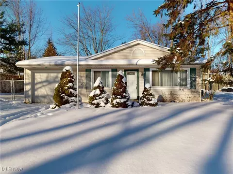 7561 Lake Rd, Madison, OH 44057