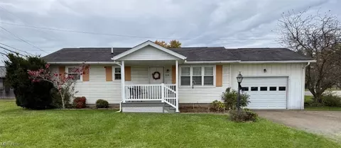1078 Pfeifer Dr, Zanesville, OH 43701