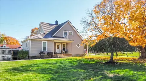 12459 SW Sandusky Dr, Beach City, OH 44608