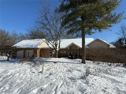 310 Hillcrest Dr NE, New Philadelphia, OH 44663