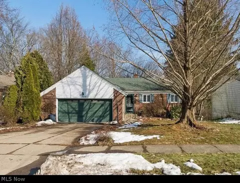 725 N Hawkins Ave, Akron, OH 44313