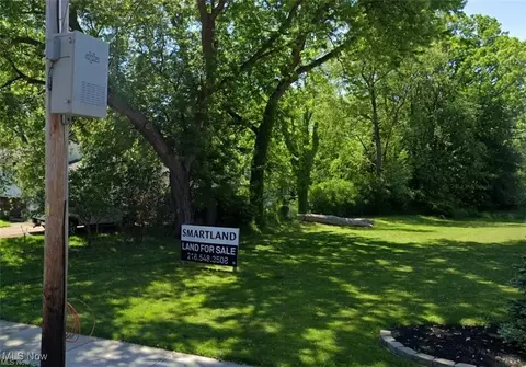 38256 Lake Shore Blvd, Willoughby, OH 44094