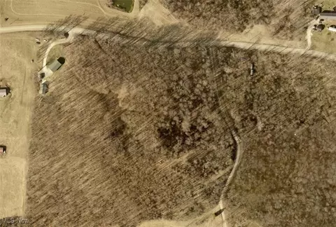 Avon Road, Carrollton, OH 44615
