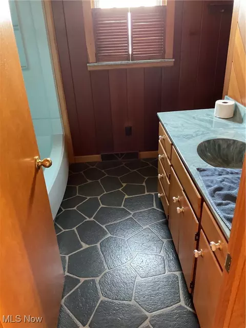 Bath - 104 Wayne Ave, Creston, OH 44217 photo 1 of 1