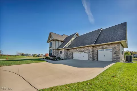 Exterior - 808 Buckingham Dr, Lagrange, OH 44050 photo 4 of 6