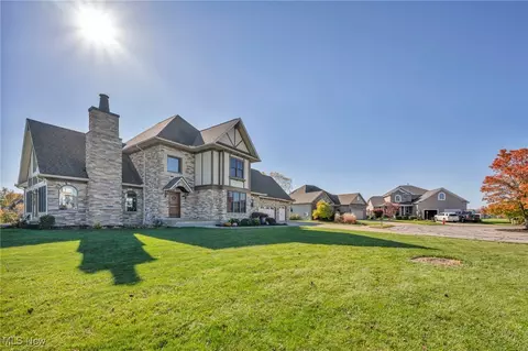 Exterior - 808 Buckingham Dr, Lagrange, OH 44050 photo 3 of 6