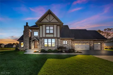 808 Buckingham Dr, Lagrange, OH 44050