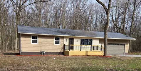 1075 NE River Rd, Lake Milton, OH 44429