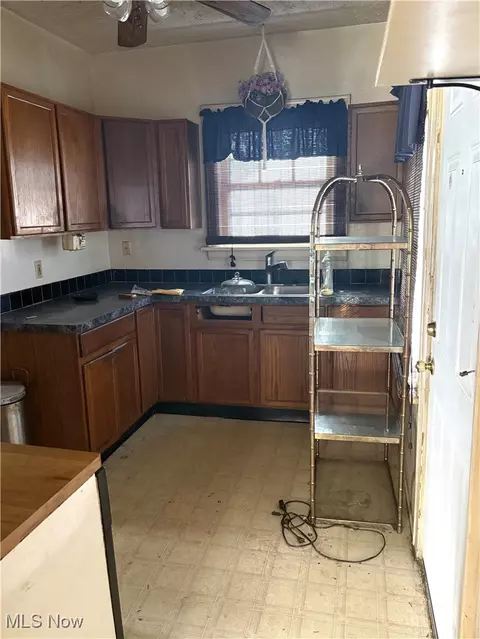 445 Noah Ave, Akron, OH 44320 photo 4