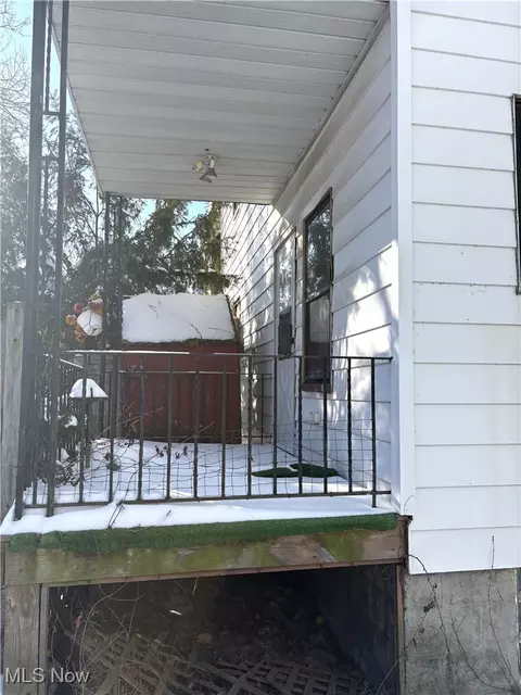 445 Noah Ave, Akron, OH 44320 photo 2