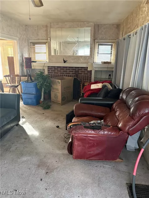 445 Noah Ave, Akron, OH 44320 photo 3