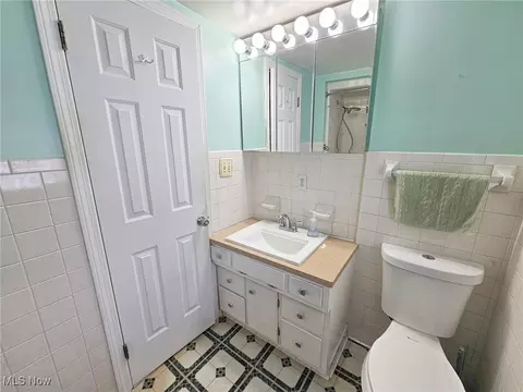 Bath - 460 Devitt Ave, Campbell, OH 44405 photo 1 of 3