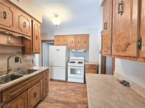 Kitchen - 460 Devitt Ave, Campbell, OH 44405 photo 2 of 2