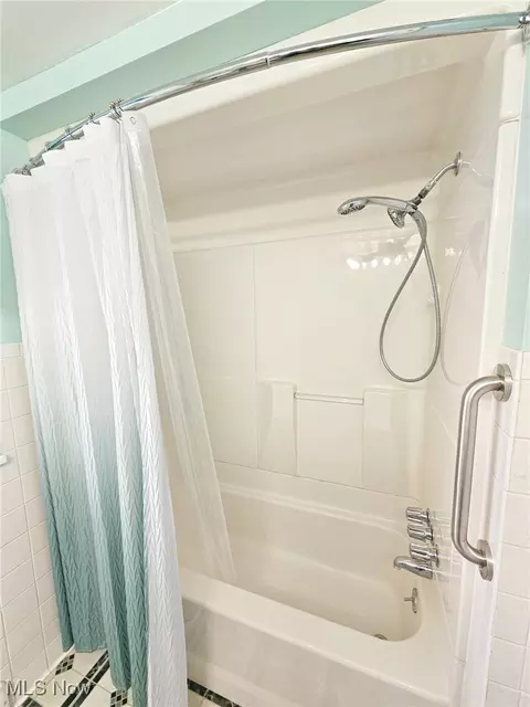 Bath - 460 Devitt Ave, Campbell, OH 44405 photo 2 of 3