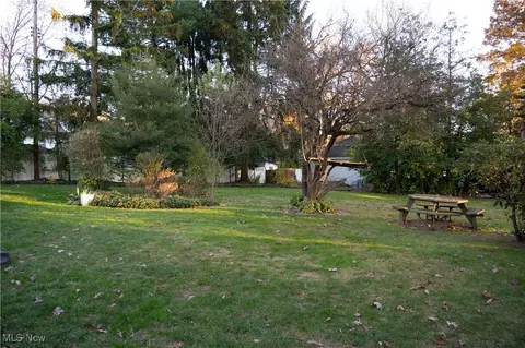 Exterior - 4141 Windsor Rd, Boardman, OH 44512 photo 4 of 8