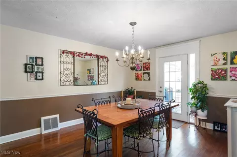 Dining - 4141 Windsor Rd, Boardman, OH 44512 photo 2 of 2