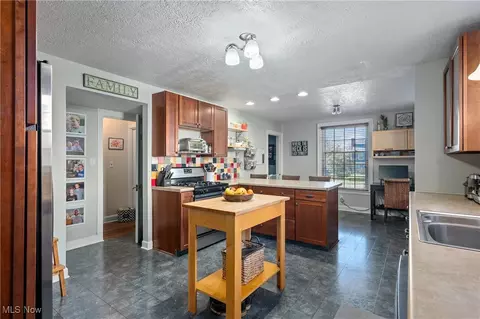 Kitchen - 4141 Windsor Rd, Boardman, OH 44512 photo 2 of 4