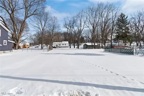 Exterior - 1824 Root Ave NE, Canton, OH 44705 photo 3 of 5