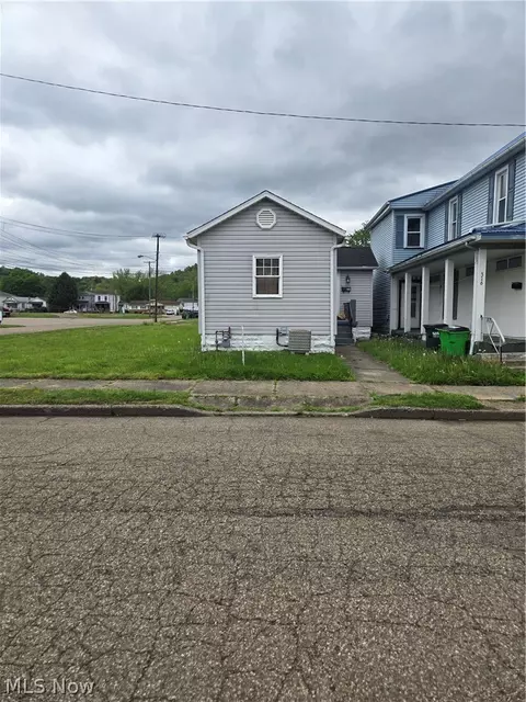 318 Bank St, Dennison, OH 44621