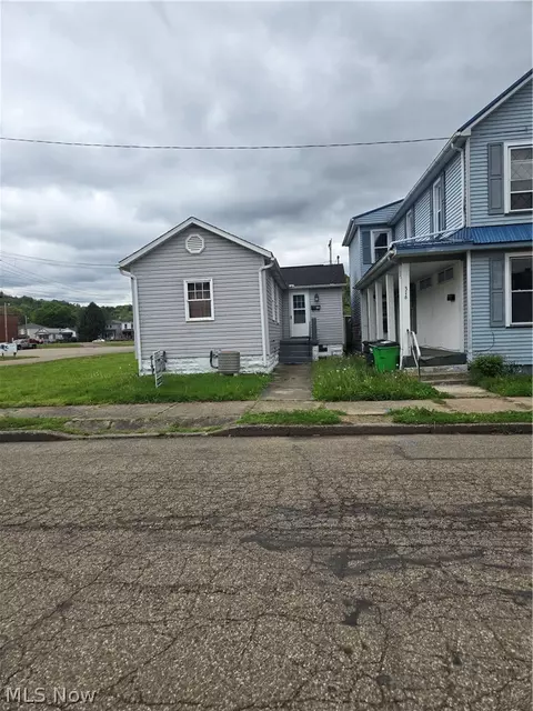 318 Bank St, Dennison, OH 44621