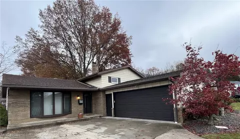 6425 Farmington Dr, Garfield Heights, OH 44125