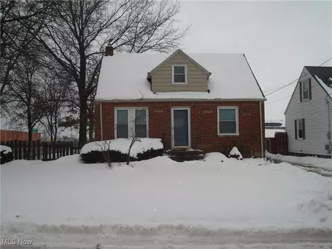 902 E 207th St, Euclid, OH 44119