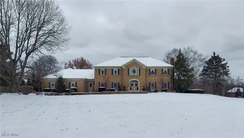 2250 Candlewood Ln, Akron, OH 44333