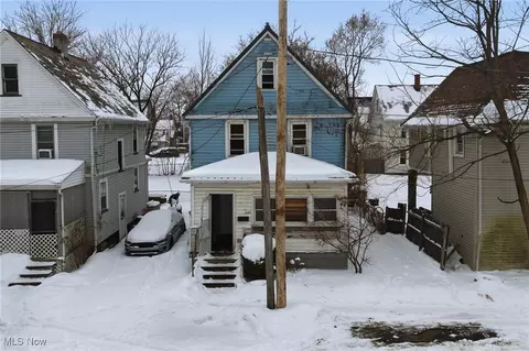4 Forest St, Elyria, OH 44035
