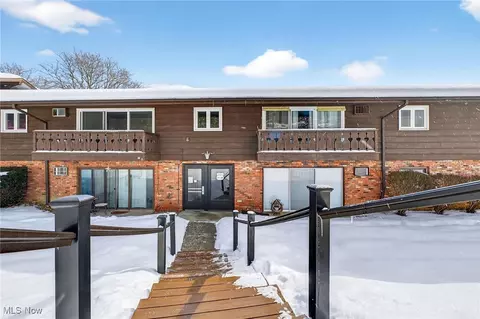 5721 Som Center Rd #18, Solon, OH 44139