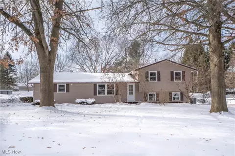 6557 Ivyhill Dr NW, Canal Fulton, OH 44614
