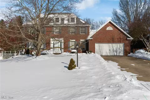 1613 Hastings Cir NW, Uniontown, OH 44685