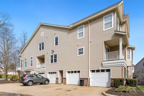 868 Tollis Pkwy #A-L, Broadview Heights, OH 44147