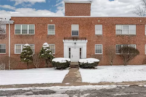 3271 Warrensville Center Rd #8B, Shaker Heights, OH 44122