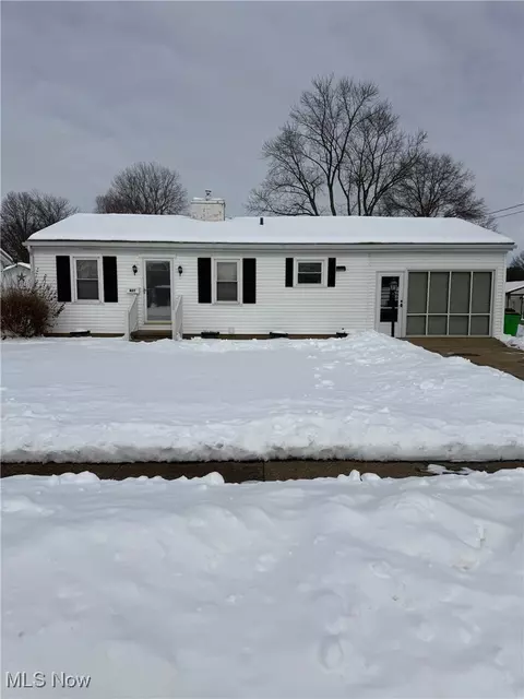 827 Lakeview Dr, Dover, OH 44622