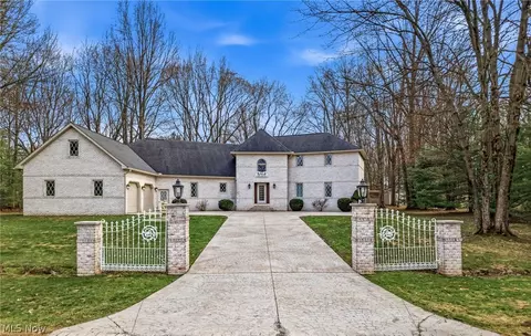 1887 Pearce Cir, Salem, OH 44460