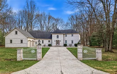 1887 Pearce Cir, Salem, OH 44460