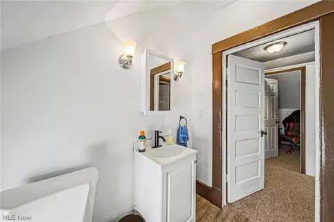 Entry Way - 1629 E 47th St, Ashtabula, OH 44004 photo 5 of 5