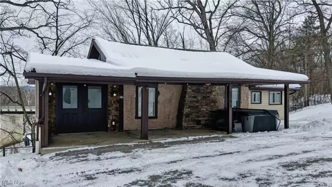 5796 St Rt 250, Beach City, OH 44608