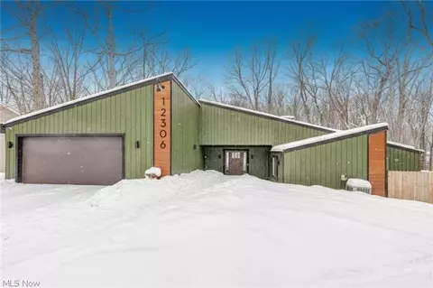 12306 The Blfs, Strongsville, OH 44136
