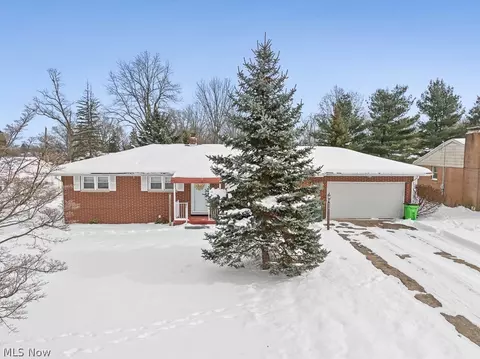 664 Fairview Pl, Alliance, OH 44601