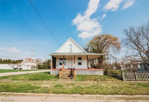 216 Blennerhassett Ave, Belpre, OH 45714