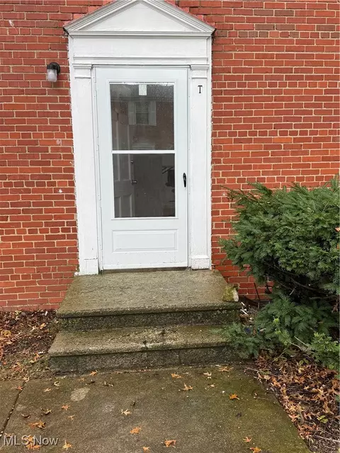 461 Kenwood Dr #T3, Euclid, OH 44123