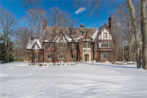 2917 N Park Blvd, Cleveland, OH 44118
