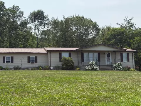 1105 Pacific Rd NE, Carrollton, OH 44615