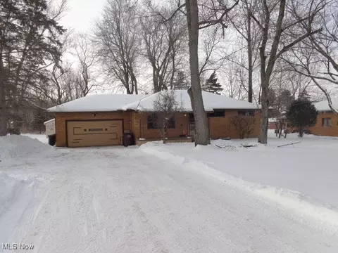 9989 Albion Rd, North Royalton, OH 44133
