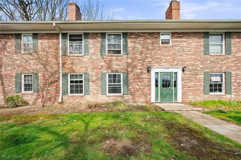 6930 Carriage Hill Dr #101, Brecksville, OH 44141