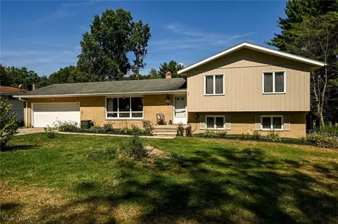 1365 Vanderhoof Rd, New Franklin, OH 44203